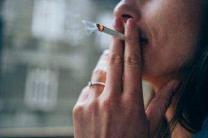 سیگار و لاغری: آیا واقعاً ارتباطی با هم دارند؟